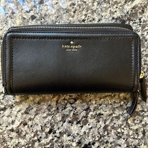 Black Leather Kate Spade Wallet ♠️